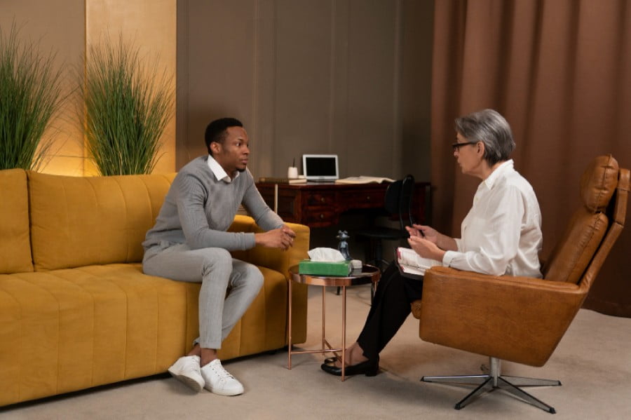 5 Signs You Have Low Confidence [And How to Become a Confident Person]